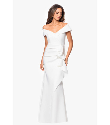 Vestido con hombros descubiertos y volantes