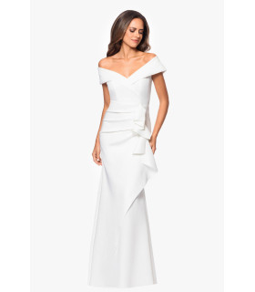 Vestido con hombros descubiertos y volantes