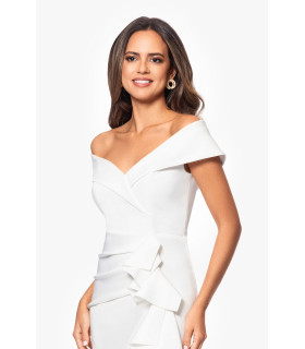 Vestido con hombros descubiertos y volantes