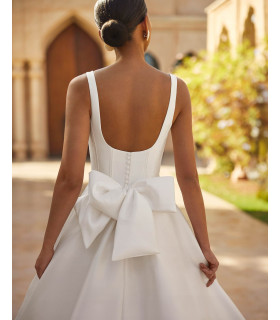 Square neckline dress with open back