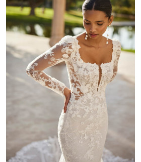 Vestido de encaje estilo sirena con mangas desmontables