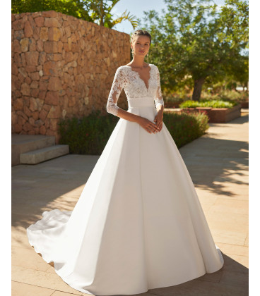 Vestido corte A, blusa de encaje con escote en V