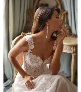 Vestido corte A, escote corazón con tirantes