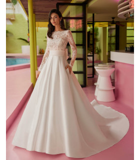 Vestido con blusa de encaje manga larga y falda de mikado.