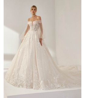 Vestido de tul nevado, mangas desmontables y espalda tipo corsé.