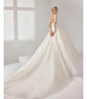 Lace and rhinestone dress, square neckline, detachable sleeves and open back.