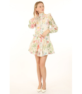 Vestido corto floral con mangas largas