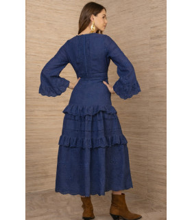 Vestido bordado, manga acampanada