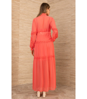 Vestido con detalle de volante, manga larga, puño fruncido.