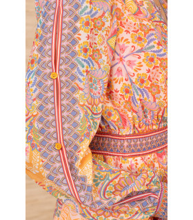 Printed dress, long sleeves and gathered cuffs.