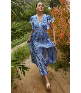 Vestido con cintura fruncida y mangas con vuelo