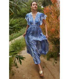 Vestido con cintura fruncida y mangas con vuelo