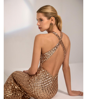 Vestido halter con lentejuelas y lazo en la espalda