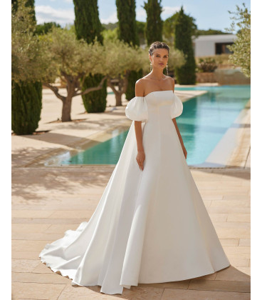 Vestido de satén de corte A sin tirantes