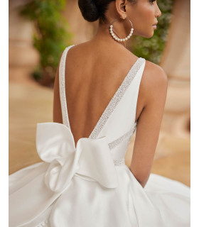 A-line dress with V-neck and bow at the back