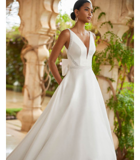 Vestido corte A con escote en V y lazo en la espalda