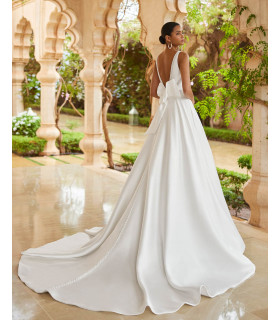 A-line dress with V-neck and bow at the back