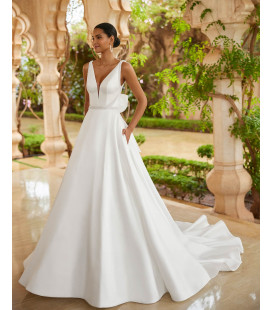 A-line dress with V-neck and bow at the back