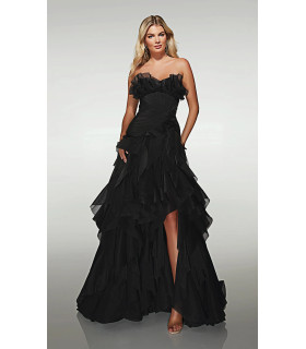 Vestido sin tirantes con escote y falda con volantes