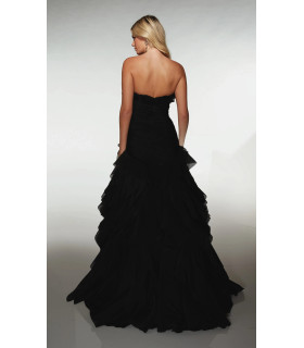 Vestido sin tirantes con escote y falda con volantes