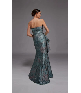 Strapless dress, brooch at waist with ruffle