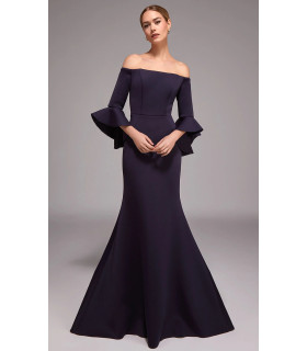 Vestido sirena con hombros descubiertos y mangas acampanadas