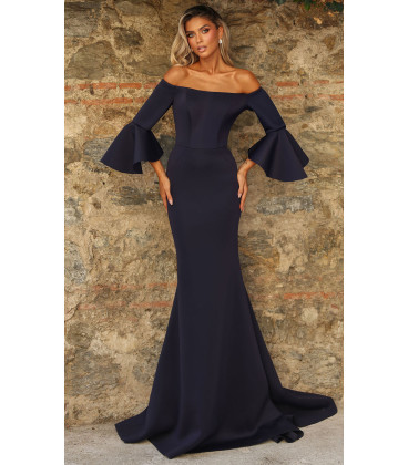 Vestido sirena con hombros descubiertos y mangas acampanadas