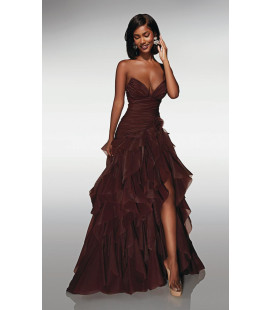 Vestido sirena sin tirantes en organza y volantes