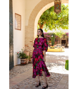 Conjunto floral con blusa de mangas abullonadas y falda asimétrica