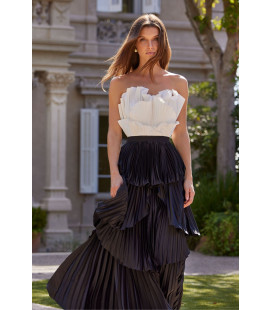 Vestido plisado sin tirantes en blanco y negro