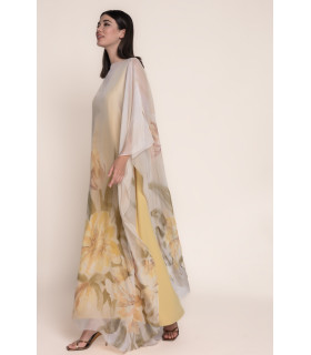 Vestido estilo capa con estampado floral