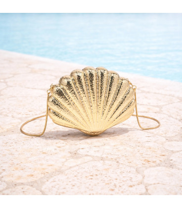 Shell-shaped handbag