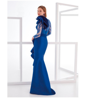 Mermaid-style long dress made of piqué and tulle embroidered with crystals.