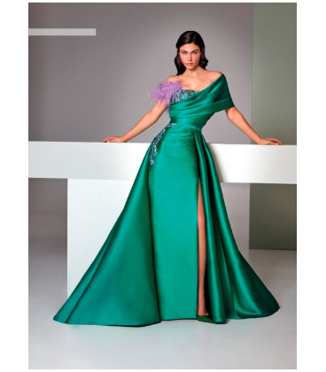 Piqué and tulle dress embroidered with rhinestones, with feathers on the shoulder