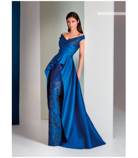 Vestido con escote en V confeccionado en piqué y tul bordado