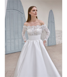 Vestido princesa con escote caído y mangas 3/4