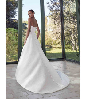 Vestido strapless en corte-A en mikado