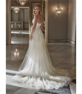 Vestido corte-A con escote corazón en glitter