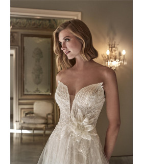 A-line dress with a sweetheart neckline in glitter