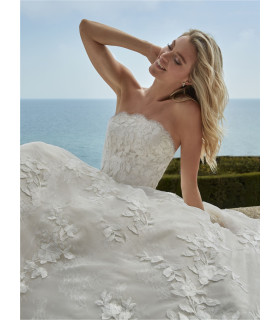 Strapless princess-cut dress with floral lace