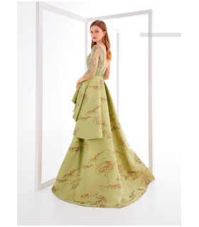 Vestido estilo sirena con sobrefalda asimétrica y mangas 3/4