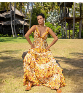 Vestido de tirantes con estampado floral en tonos cálidos