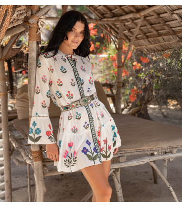 Vestido de manga larga con delicados motivos florales