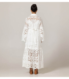 Vestido calado con mangas largas acampanadas