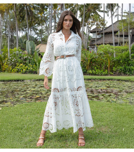 Vestido calado con mangas largas acampanadas