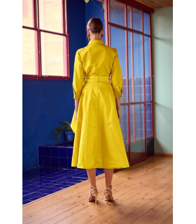 Vestido midi estilo camisero confeccionado en tafetán
