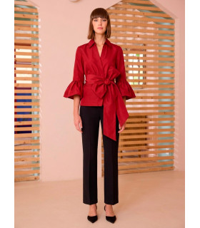 Blusa con mangas con volantes y lazo en la cintura