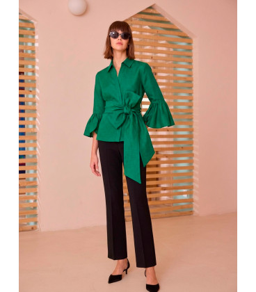 Blusa con mangas con volantes y lazo en la cintura