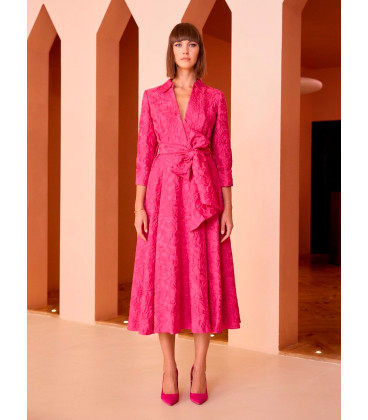 Vestido camisero con detalle en relieve, mangas tres cuartos