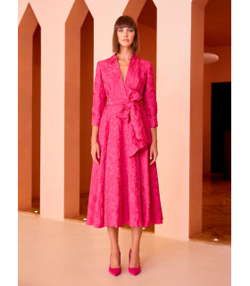 Vestido camisero con detalle en relieve, mangas tres cuartos